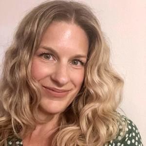 Meet your Posher, Emmanuelle